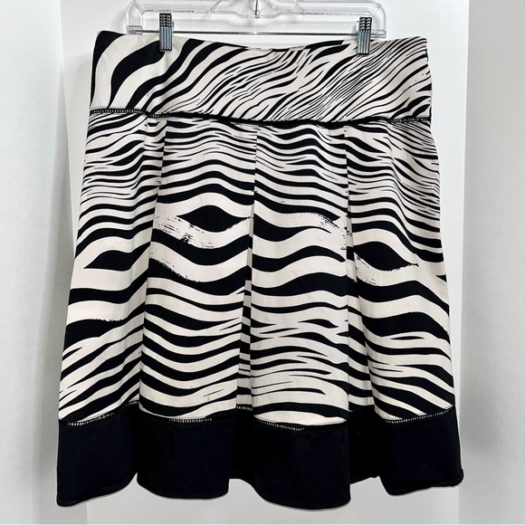 🦓 Worthington box pleat skirt, zebra stripe pattern, zipper on side, lined - Picture 1 of 11